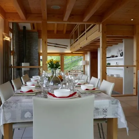 Semesterbostad Haute Sleeps 10 Wifi