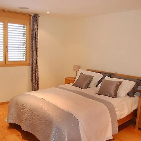 Semesterbostad Haute Sleeps 10 Wifi